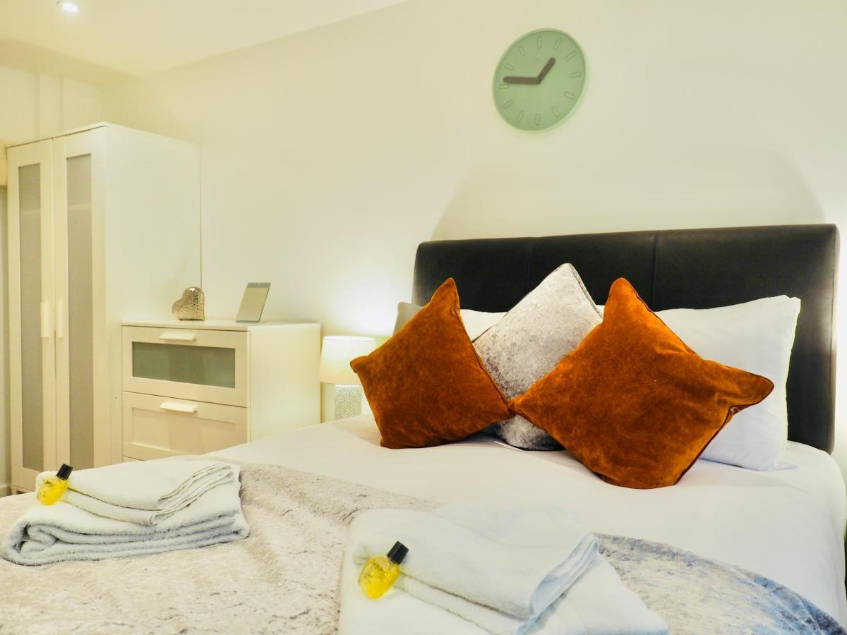 דירות גילדפורד Private Parking Stylish Great Location מראה חיצוני תמונה