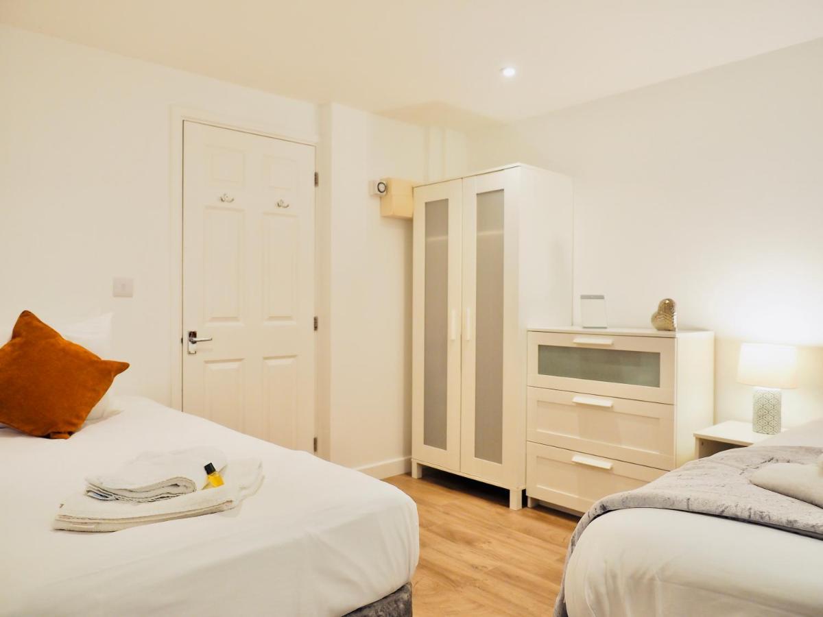 דירות גילדפורד Private Parking Stylish Great Location מראה חיצוני תמונה